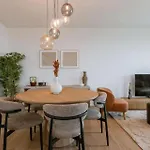 דירה Nora - Elegant Seaview Escape With Balcony *