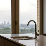 דירה Nora - Elegant Seaview Escape With Balcony