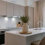 דירה Nora - Elegant Seaview Escape With Balcony *