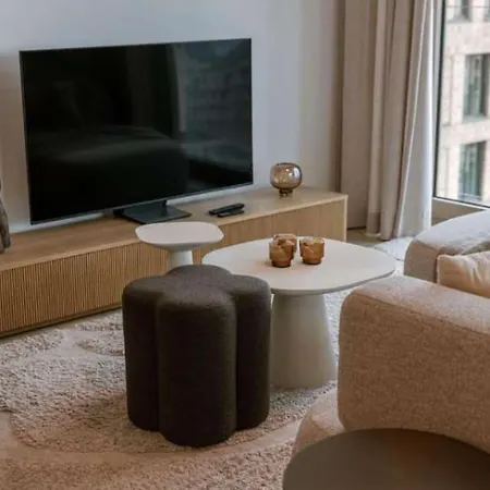 Nora - Elegant Seaview Escape With Balcony