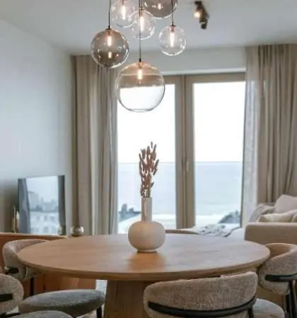 Nora - Elegant Seaview Escape With Balcony شقة