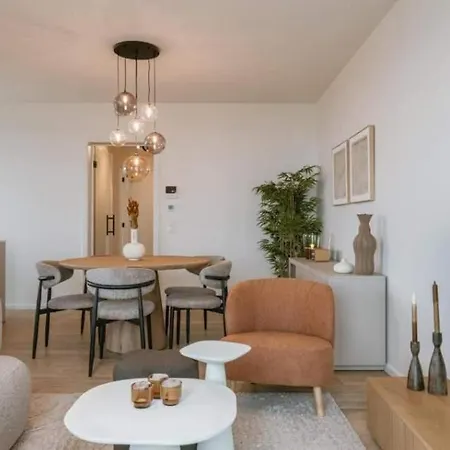 Apartment Nora - Elegant Seaview Escape With Balcony *