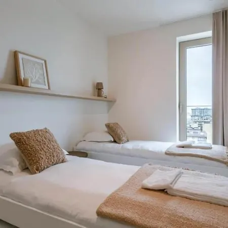 شقة Nora - Elegant Seaview Escape With Balcony *