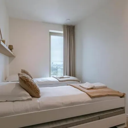 Nora - Elegant Seaview Escape With Balcony *