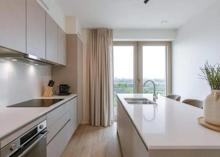 Nora - Elegant Seaview Escape With Balcony Apartment