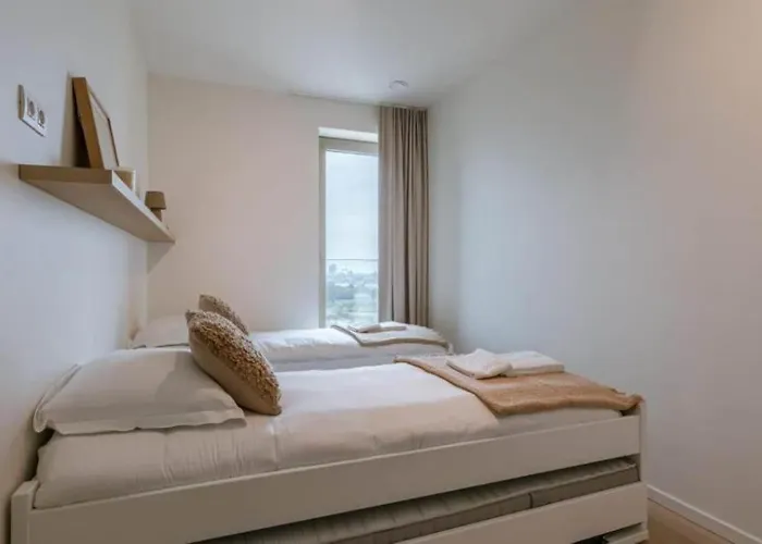 Nora - Elegant Seaview Escape With Balcony *