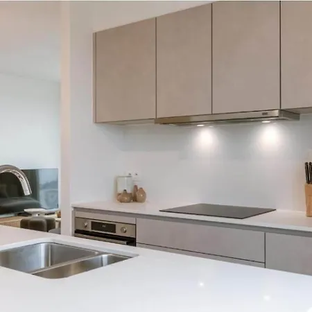 Nora - Elegant Seaview Escape With Balcony Apartment